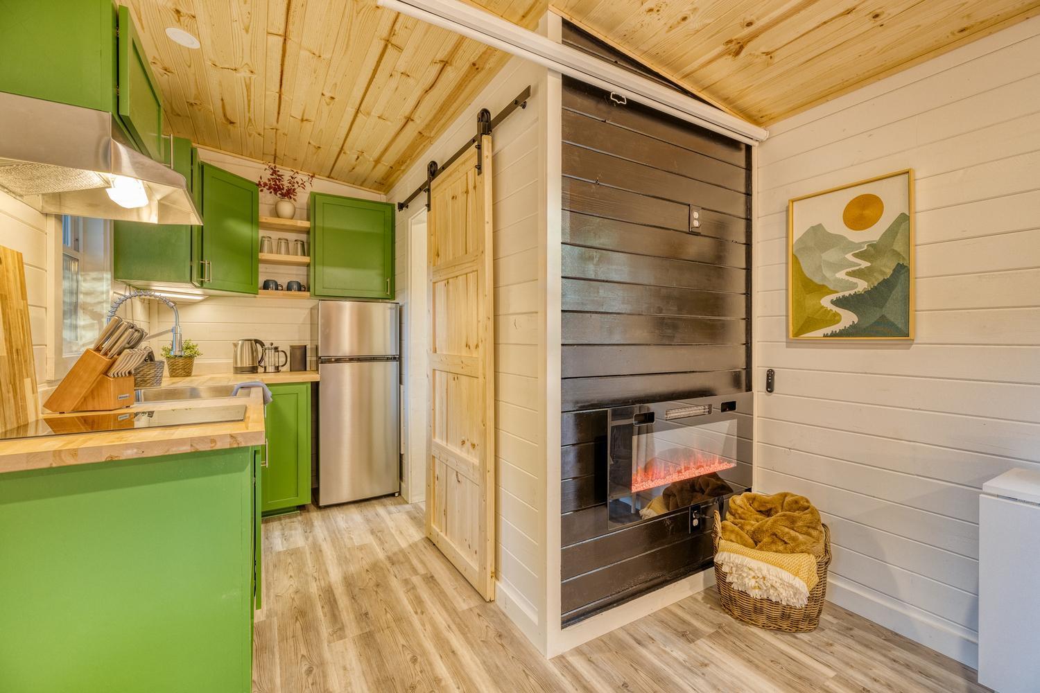 Couples Retreat: King Bed:Hot Tub:Firepit & More Blue Ridge Exterior photo